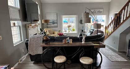 Perfect for EAA! Beautiful waterfront 3-bedroom Condo