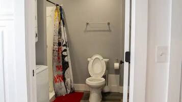 Towels, soap, shampoo, toilet paper