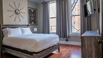 2 bedrooms, desk, iron/ironing board, WiFi