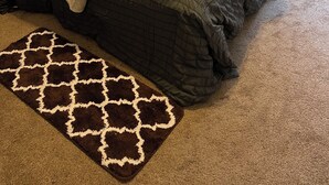 A bedroom with a bed, a window with blinds, a carpet, and a rug. - Charming 2-bedroom house in busy downtown Indianapolis with WiFi, AC. (Indianapolis)