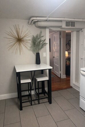 House, Multiple Beds, Patio, Garden View (915 23rd St - Group) | Interior