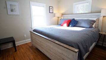 House, Multiple Beds, Patio, Garden View (915 23rd St - Group) | 4 bedrooms, individually decorated, individually furnished