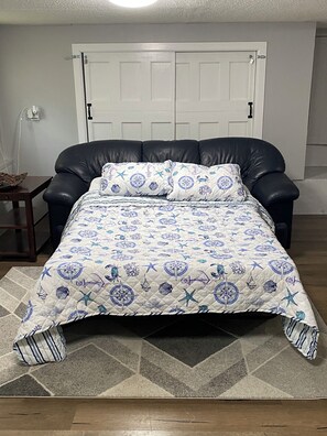 2 bedrooms, desk, free WiFi, bed sheets