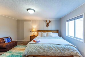 3 bedrooms, iron/ironing board, free WiFi, bed sheets