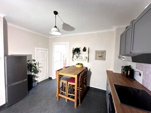Kühlschrank, Ofen, Herdplatte, Geschirrspüler