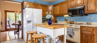 Sleeps 12! Main Level Primary Suite - Beautiful Backyard Oasis!