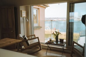 Flat-screen TV - Harbour Strand (Falmouth)
