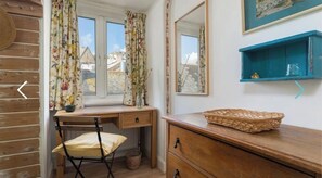 3 bedrooms, iron/ironing board, free WiFi