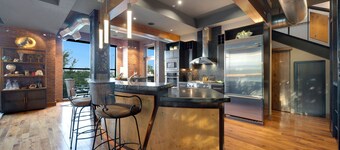 Penthouse With Mountain Views in Heart of Old Town