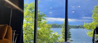 Luxury Lakeside Penthouse Lodge with Boatslip and Bunk Room!