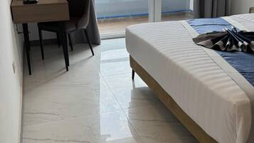 Exclusive Suite, Balcony, Ocean View | 1 bedroom, in-room safe, desk, laptop workspace