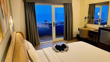 Chambre Double Exécutive, balcon, vue océan | Literie hypoallergénique, coffres-forts dans les chambres, bureau