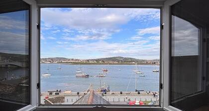 Breathtaking views from Stylish Coastal Apartment