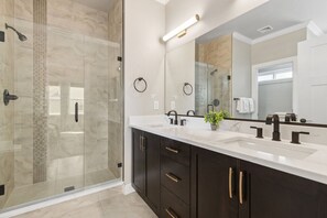 House, Berbilang Katil, Patio, Mountain View (381 Osiander Street) | Bilik Mandi | Pengering rambut, tuala disediakan 