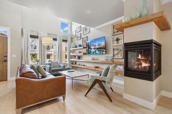 House, Multiple Beds, Patio, Mountain View (381 Osiander Street) | Living area