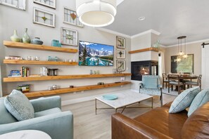 House, Multiple Beds, Patio, Mountain View (381 Osiander Street) | Living area