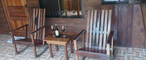 Terrace/patio - Cabin in La Fortuna with rustic finishes, river and forest (La Fortuna)