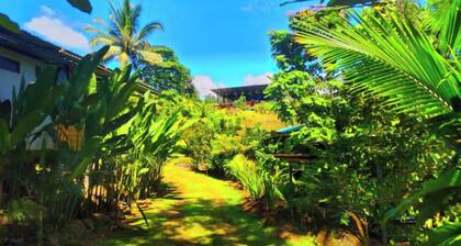 Cabin in La Fortuna with rustic finishes, river and forest