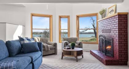 The Lakehouse: Pool, Theater, Game Room, Lakefront