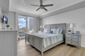 3 bedrooms, iron/ironing board, travel cot, free WiFi - Boardwalk to Beach ready! Boat Slip & Parking. Dogs allowed OffSeason W Approval (Ocean City)