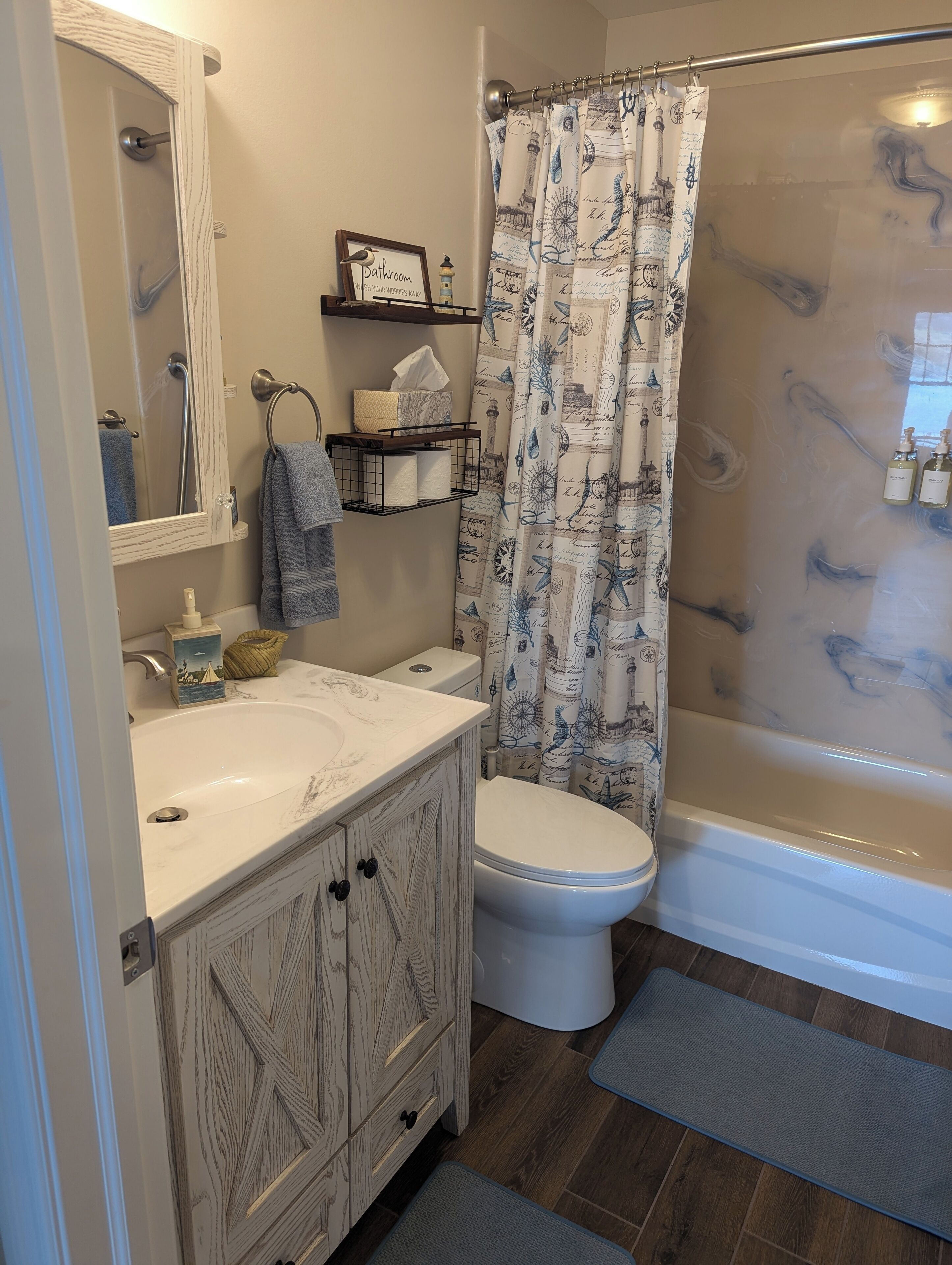 Douche, articles de toilette écologiques, séchoir à cheveux