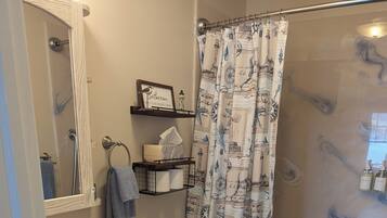 Douche, articles de toilette écologiques, séchoir à cheveux