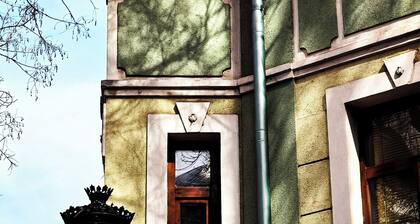 Spacious big-bed studio in Kapana