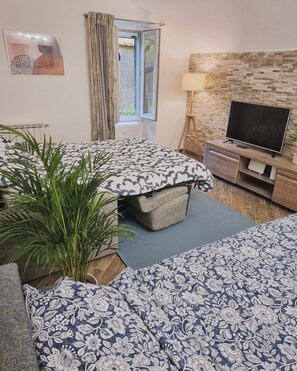 1 chambre, fer et planche à repasser, Wi-Fi gratuit, draps fournis