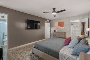 2 bedrooms, desk, iron/ironing board, free WiFi - Immaculate Newly Renovated 2BR/2BA Townhouse - Old Town Scottsdale (Scottsdale)