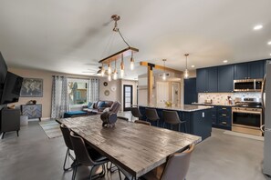 Interior - Immaculate Newly Renovated 2BR/2BA Townhouse - Old Town Scottsdale (Scottsdale)