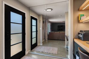 Interior - Immaculate Newly Renovated 2BR/2BA Townhouse - Old Town Scottsdale (Scottsdale)