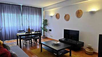 Comfort Apartment, River View | Dining