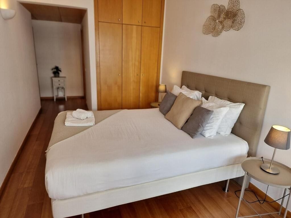 Apartamento conforto, vista para o rio | Cofres nos quartos, cortinas blackout, quartos à prova de som