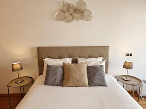 Comfort Apartment, River View | In-room safe, blackout drapes, soundproofing, iron/ironing board - Riverside Expo (Lisbon)