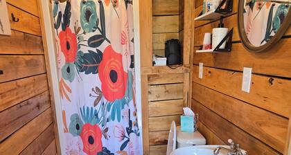 Cozy cabin with WiFi and AC in charming Watkins Glen