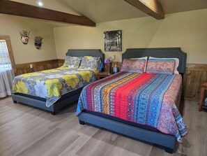 1 bedroom, iron/ironing board, WiFi, bed sheets - Cozy cabin with WiFi and AC in charming Watkins Glen (Watkins Glen)