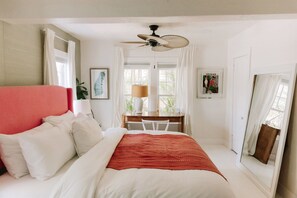 1 sovrum, skrivbord, strykjärn/strykbräda och gratis wi-fi