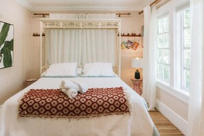 3 habitaciones, escritorio, tabla de planchar con plancha y wifi gratis 
