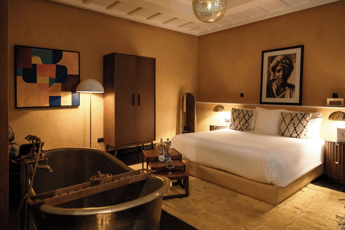 Suite luxueuse | Coffre-fort, rideaux d’obscurcissement, fer et planche à repasser