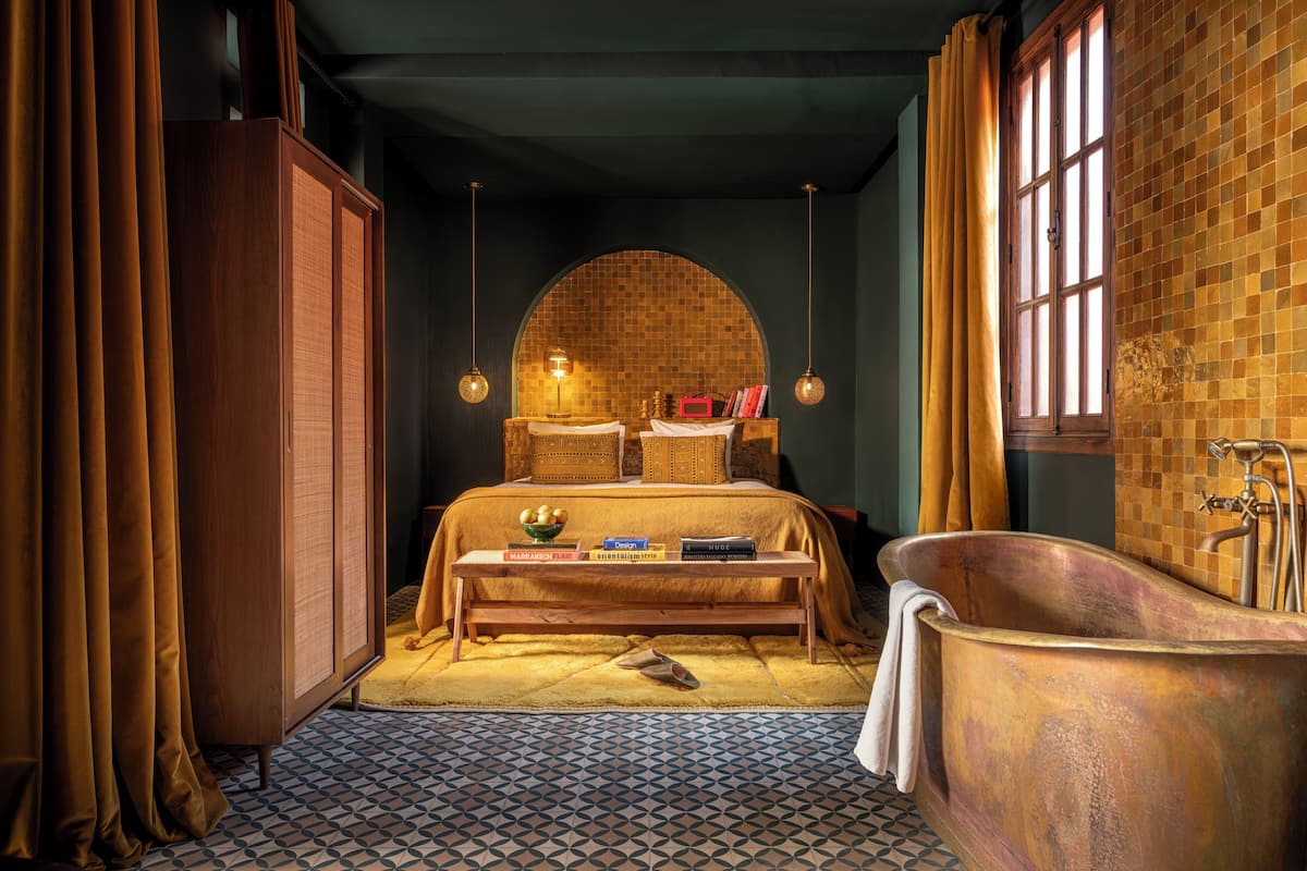 Deluxe Room | In-room safe, blackout drapes, iron/ironing board (on request)