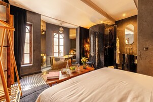 华丽客房 | 客房内保险箱、遮光窗帘、熨斗/熨板、免费 WiFi