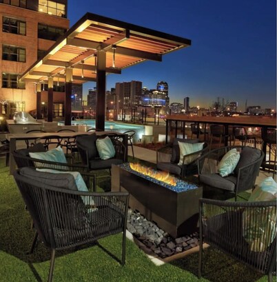 Deep Ellum Theatre Suite - The Black Collection