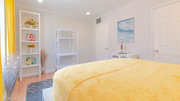 5 bedrooms, desk, iron/ironing board, travel crib