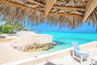 NEW: Oceanfront 5BR House sleep 13 - Pool, Cable Beach, Private Patio