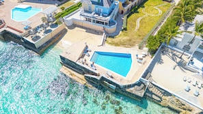 Exterior - NEW: Oceanfront 5BR House sleep 13 - Pool, Cable Beach, Private Patio (Nassau)