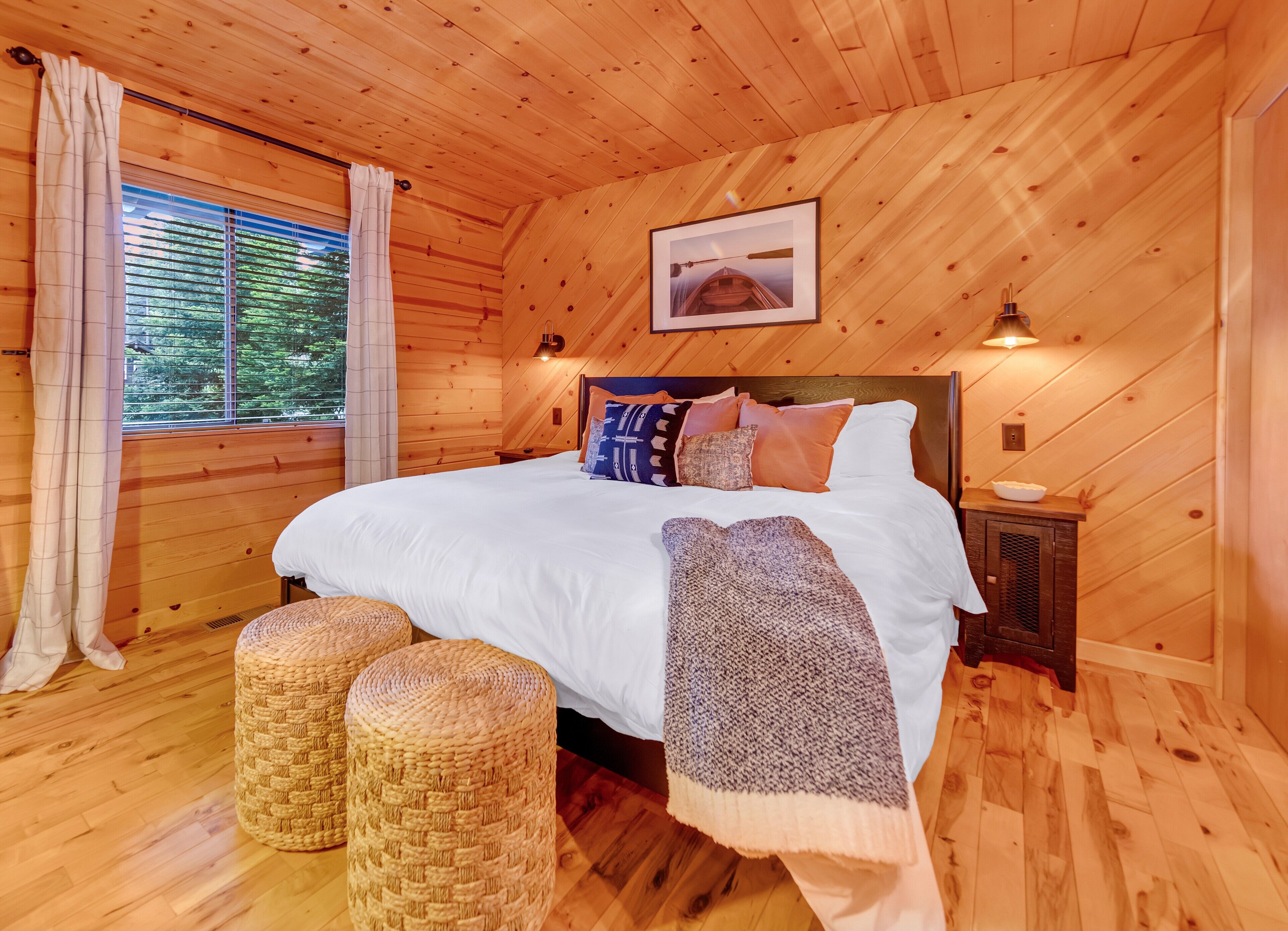 4 bedrooms, desk, iron/ironing board, free WiFi