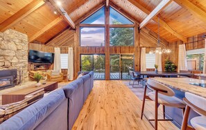Smart TV, fireplace, video games, table football - Modern A-Frame Cabin~HotTub• Sauna•FirePit•Lake Access-Game Room-Sleeps 10 (Lake Almanor Country Club)