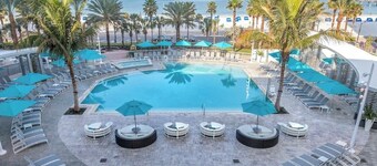 Clearwater Charm – 1-2BD Beachfront Bliss Steps from the Gulf