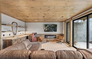 Living area - Blue Ridge Retreat.  Your home away from home.  Relax and Explore in nature. (Blue Ridge)