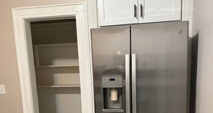 Spacious, Comfy 3BR, 1BA Apt, Close to EWR, NYC, Beth Israel Hospital, MetLife,